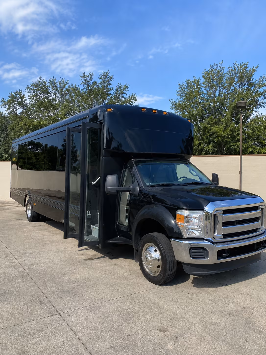 carrollton 20 passenger party bus