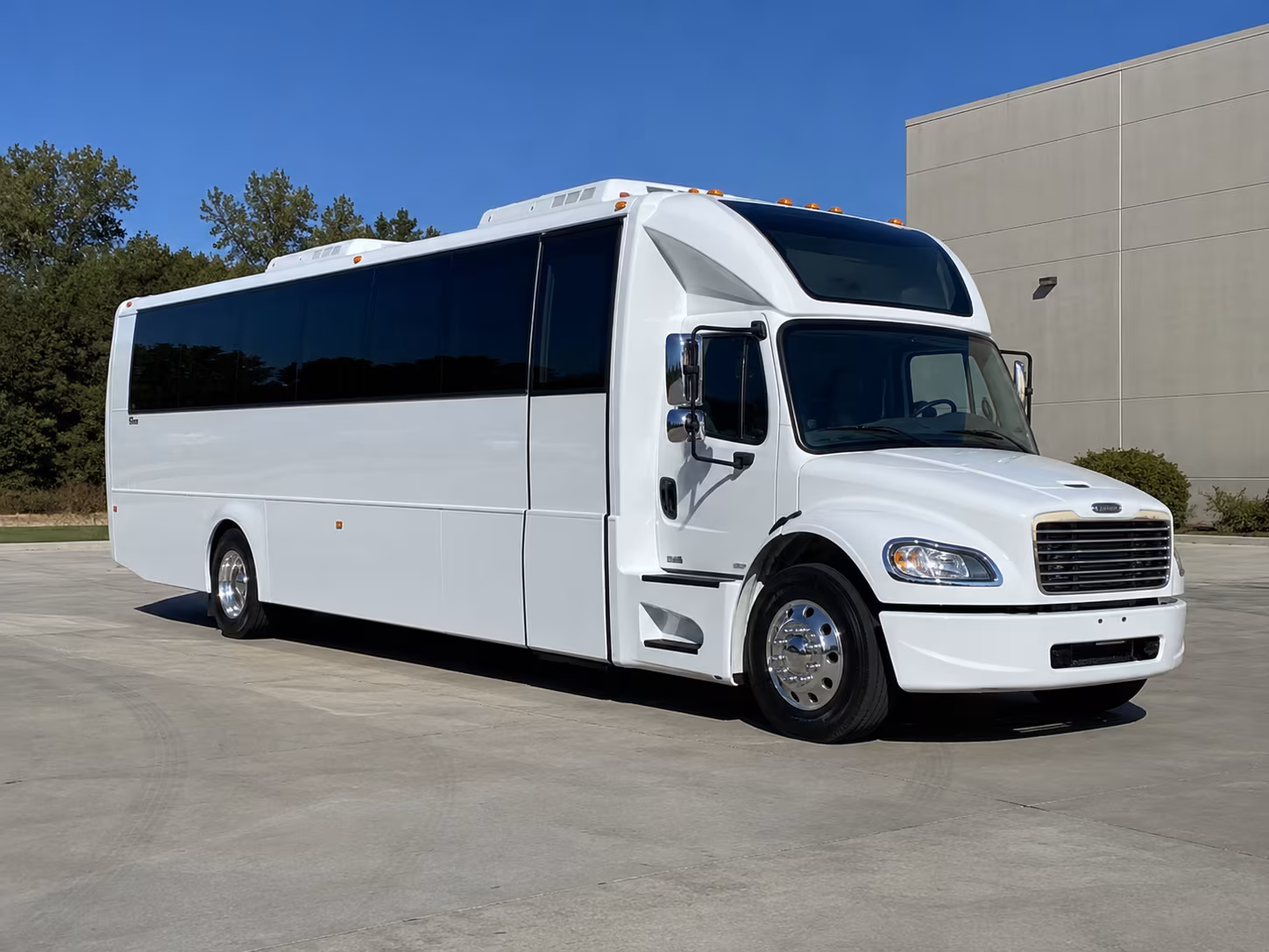 carrollton 28 passenger party bus